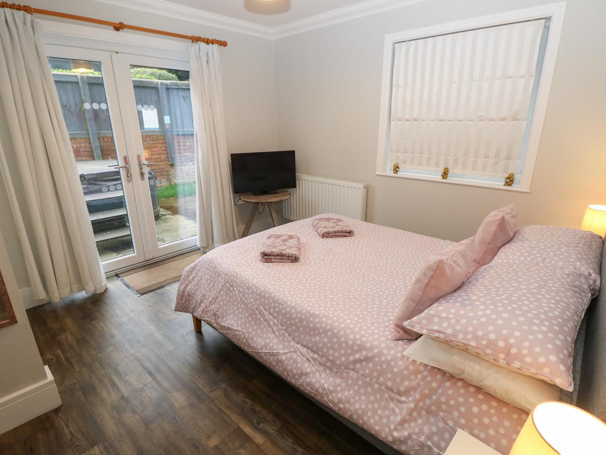 Rookley Lake Cottage ヴェントナー エクステリア 写真